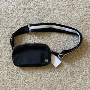 Lululemon Everywhere Crossbody Bag